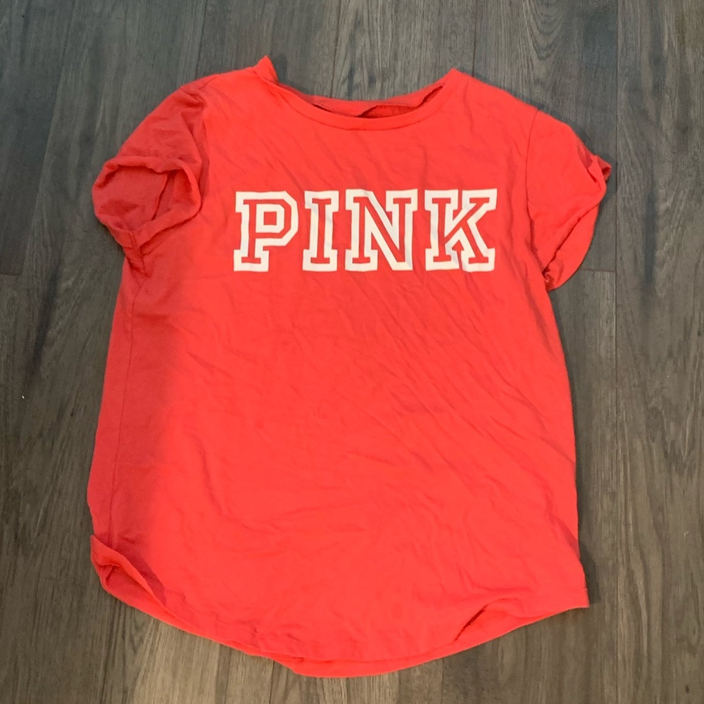 Oversized vs pink top